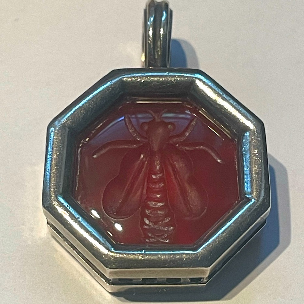 Slane bee silver pendant